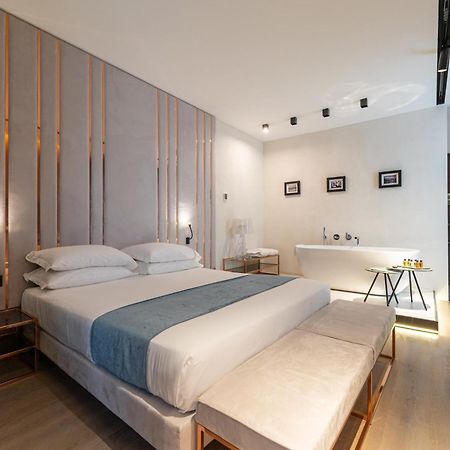 Agra Suites نابولي المظهر الخارجي الصورة