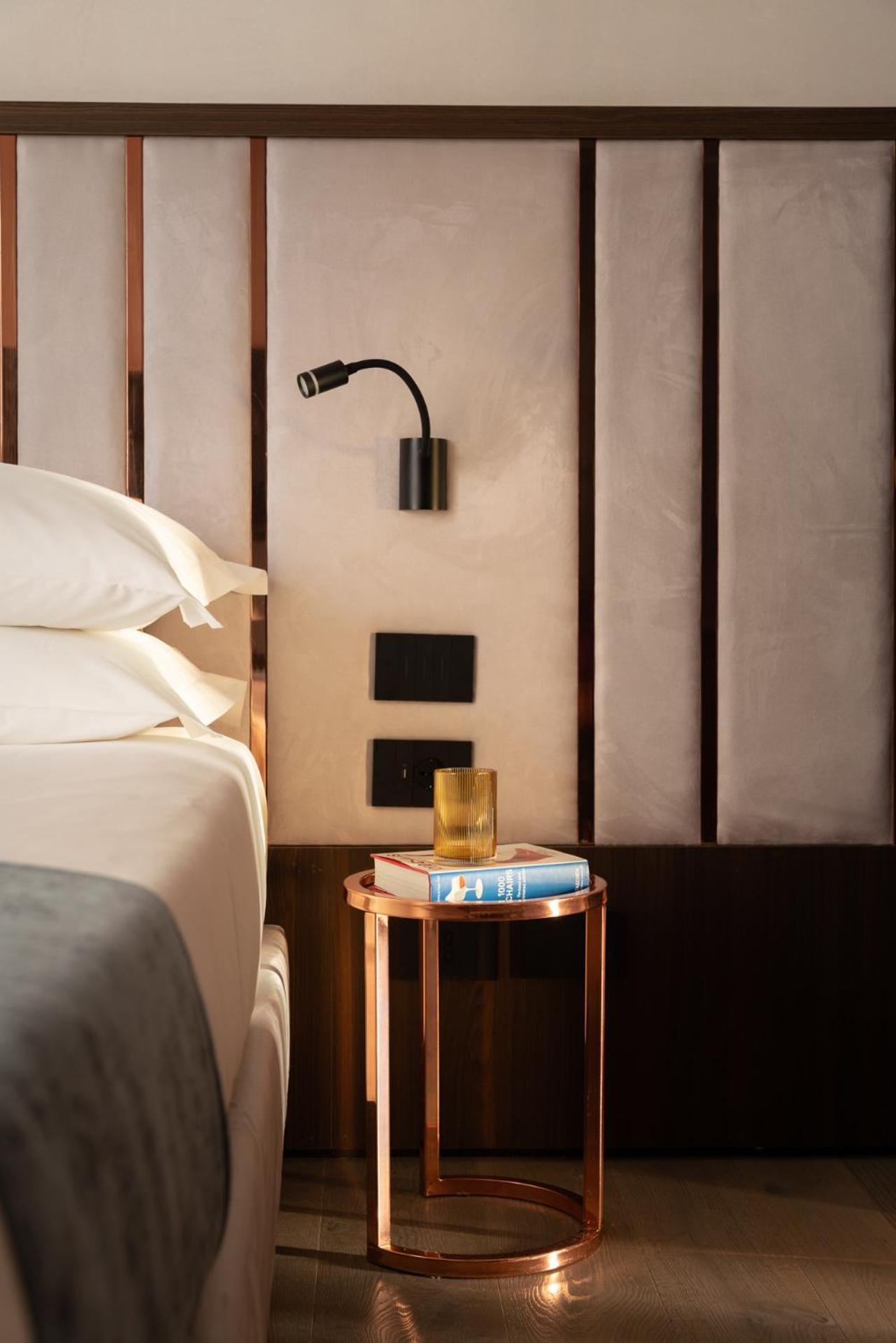 Agra Suites نابولي المظهر الخارجي الصورة