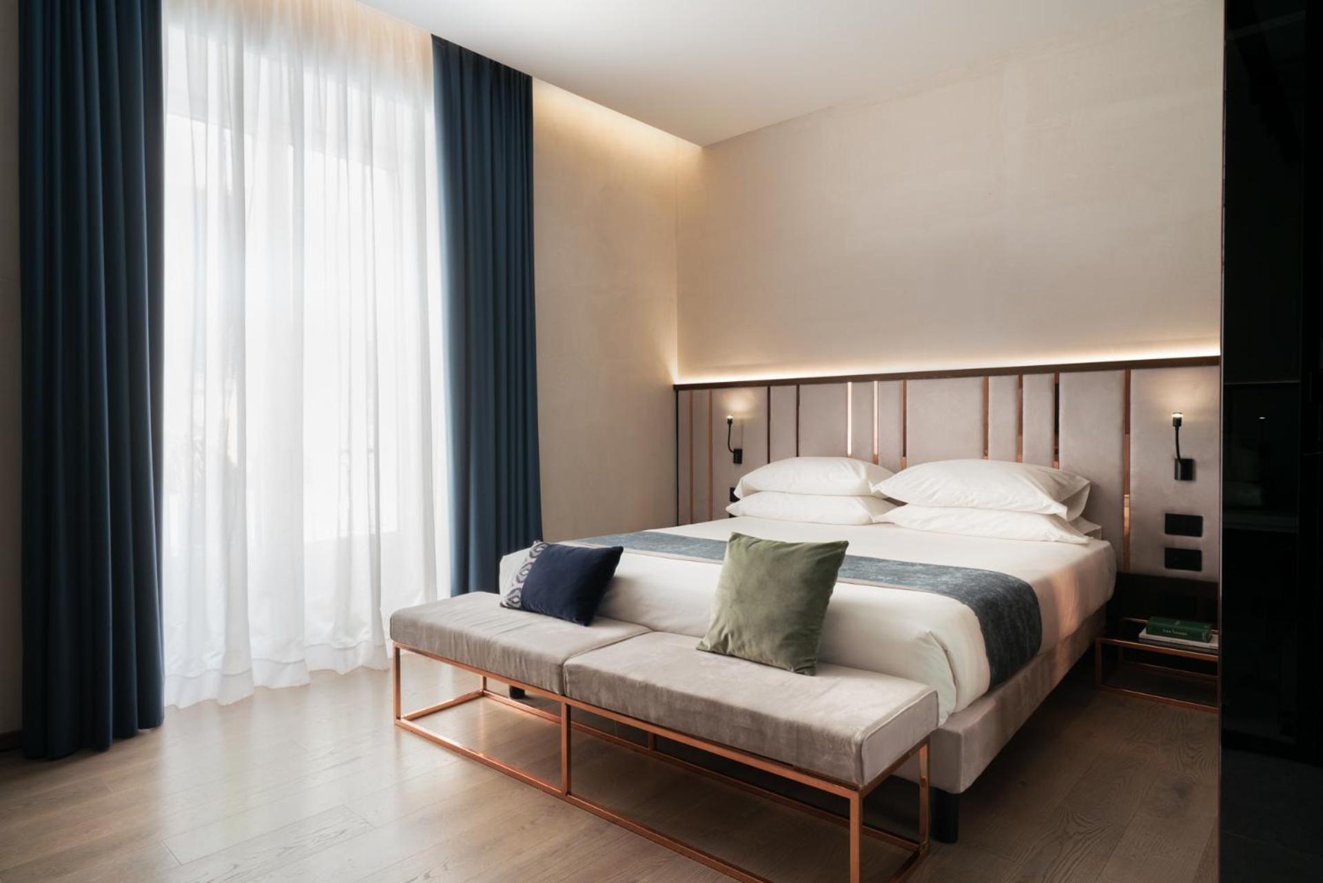 Agra Suites نابولي المظهر الخارجي الصورة